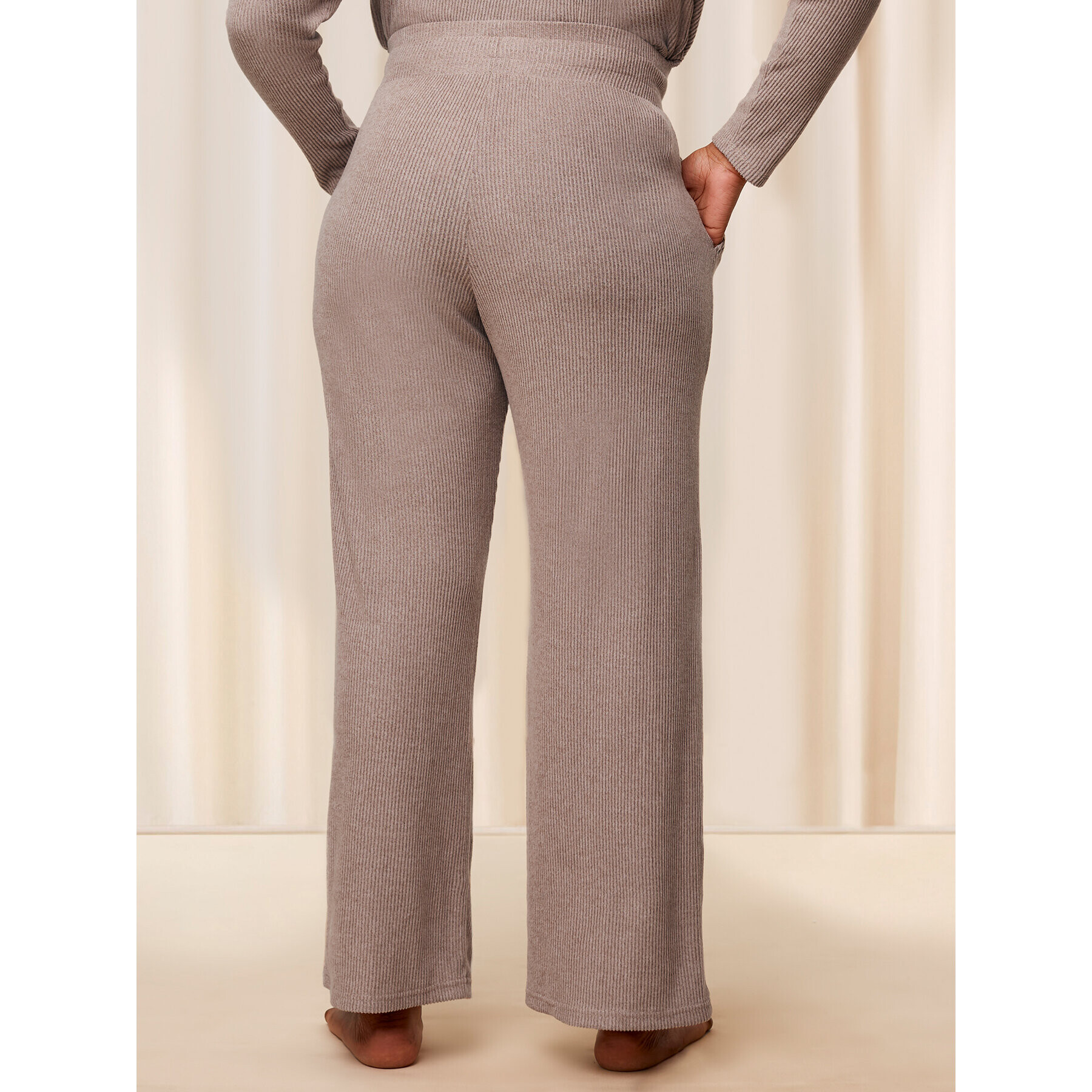 Triumph Pantaloni pijama Thermal MyWear Wide Leg Trousers 10216564 Bej Regular Fit - Pled.ro