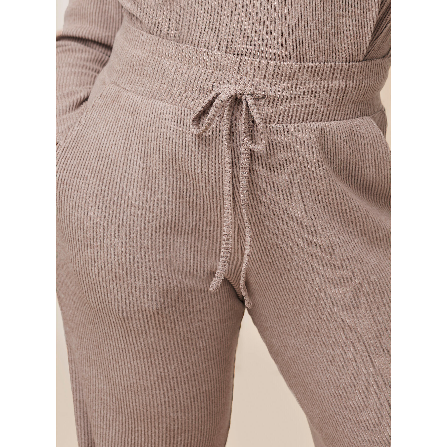 Triumph Pantaloni pijama Thermal MyWear Wide Leg Trousers 10216564 Bej Regular Fit - Pled.ro