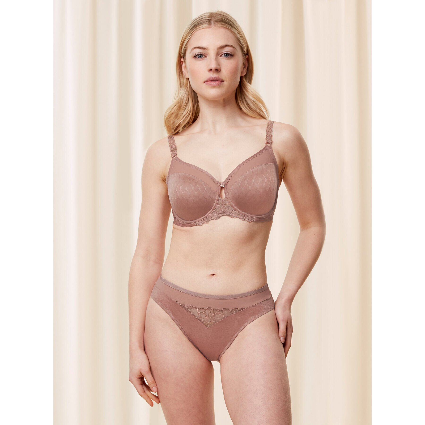 Triumph Sutien cu armătură Azalea Florale W01 10185400 Maro - Pled.ro