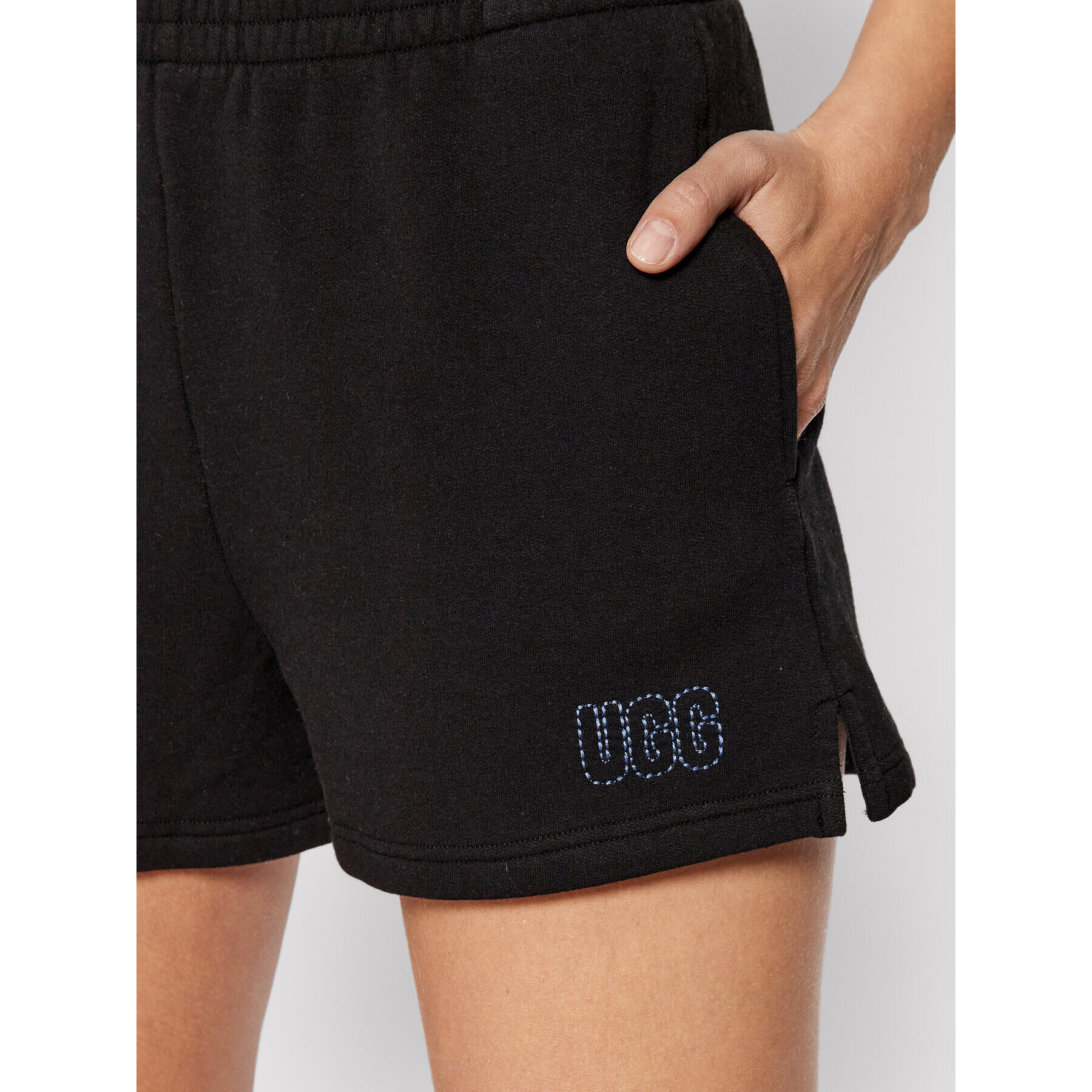 Ugg Pantaloni scurți sport Noni 1126482 Negru Regular Fit - Pled.ro