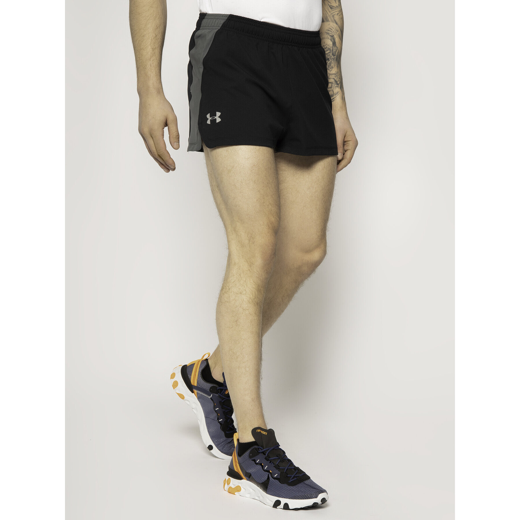 Under Armour Pantaloni scurți sport Ua Launch Sw 1326570 Negru Fitted Fit - Pled.ro