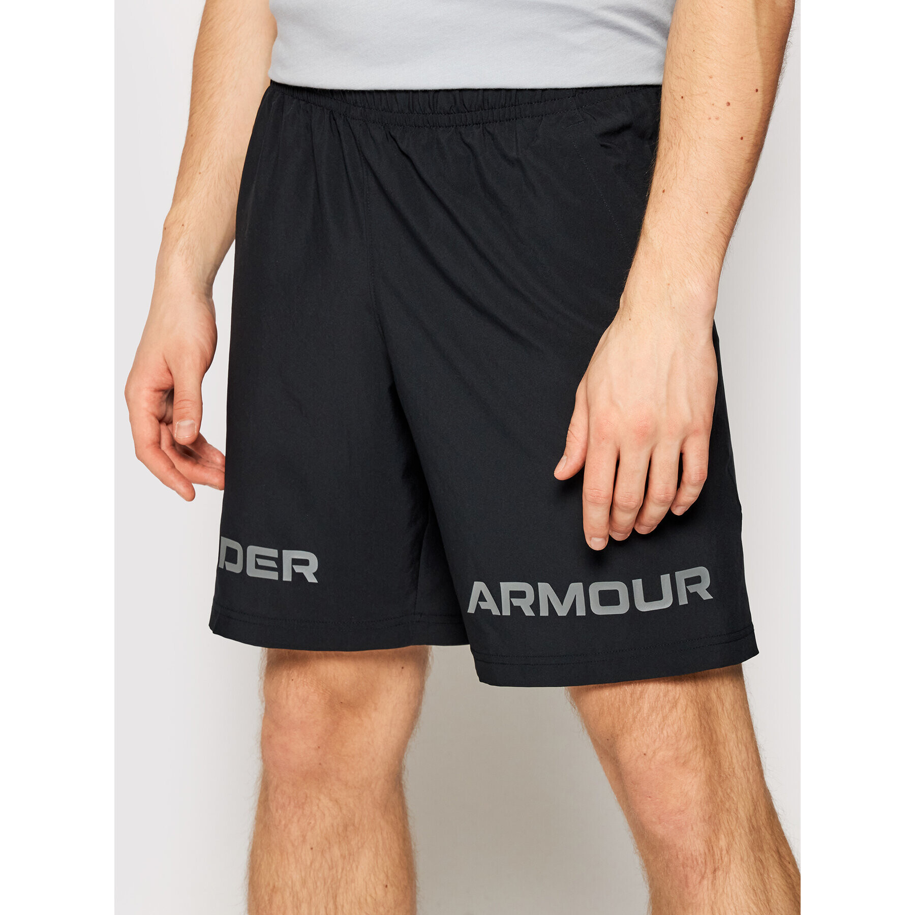 Under Armour Pantaloni scurți sport Woven Graphic Wordmark 1361433 Negru Loose Fit - Pled.ro