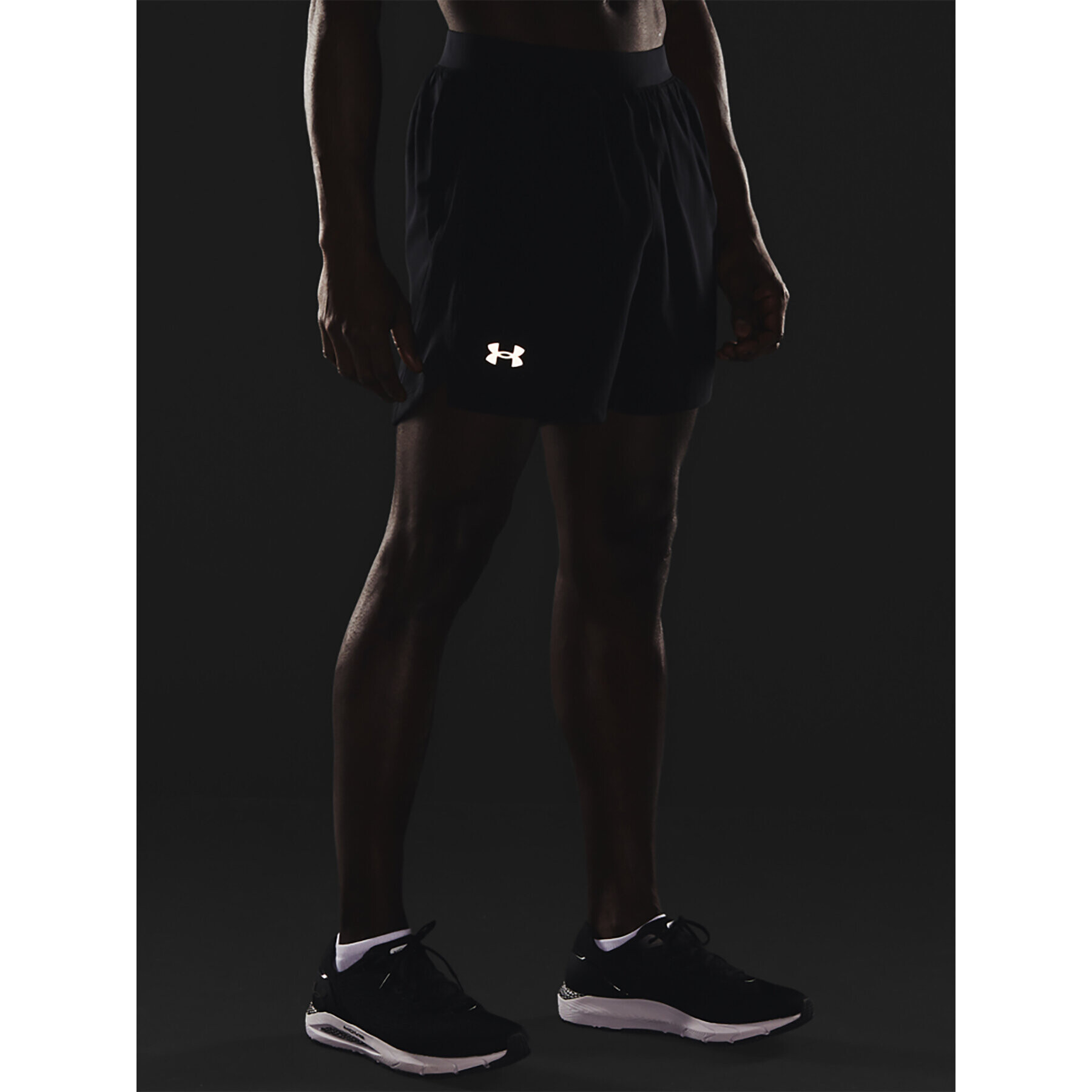 Under Armour Pantaloni scurți sport UA LAUNCH 5'' SHORT 1361492 Negru Regular Fit - Pled.ro