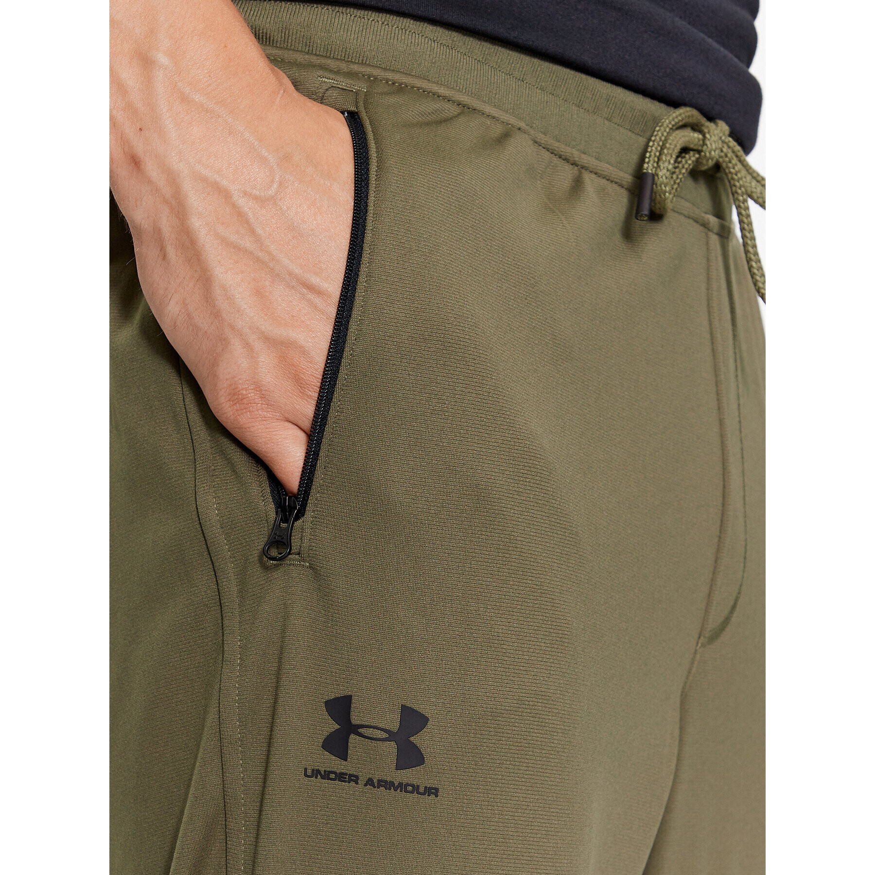 Under Armour Pantaloni trening Sportstyle Tricot Jogger 1290261 Kaki Loose Fit - Pled.ro