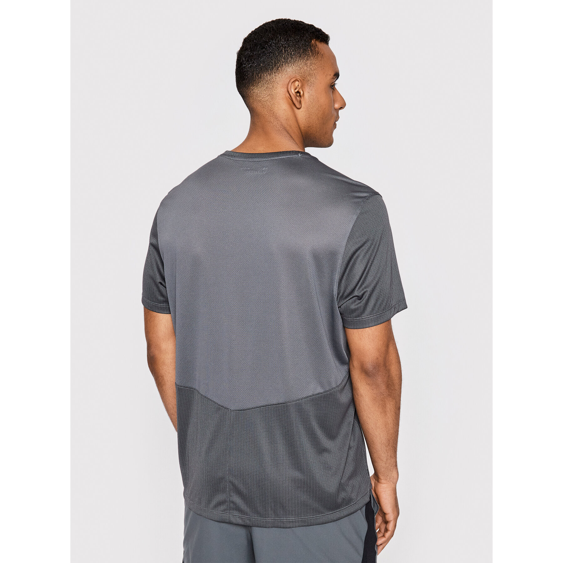 Under Armour Tricou Speed Strike 1369743 Gri Loose Fit - Pled.ro