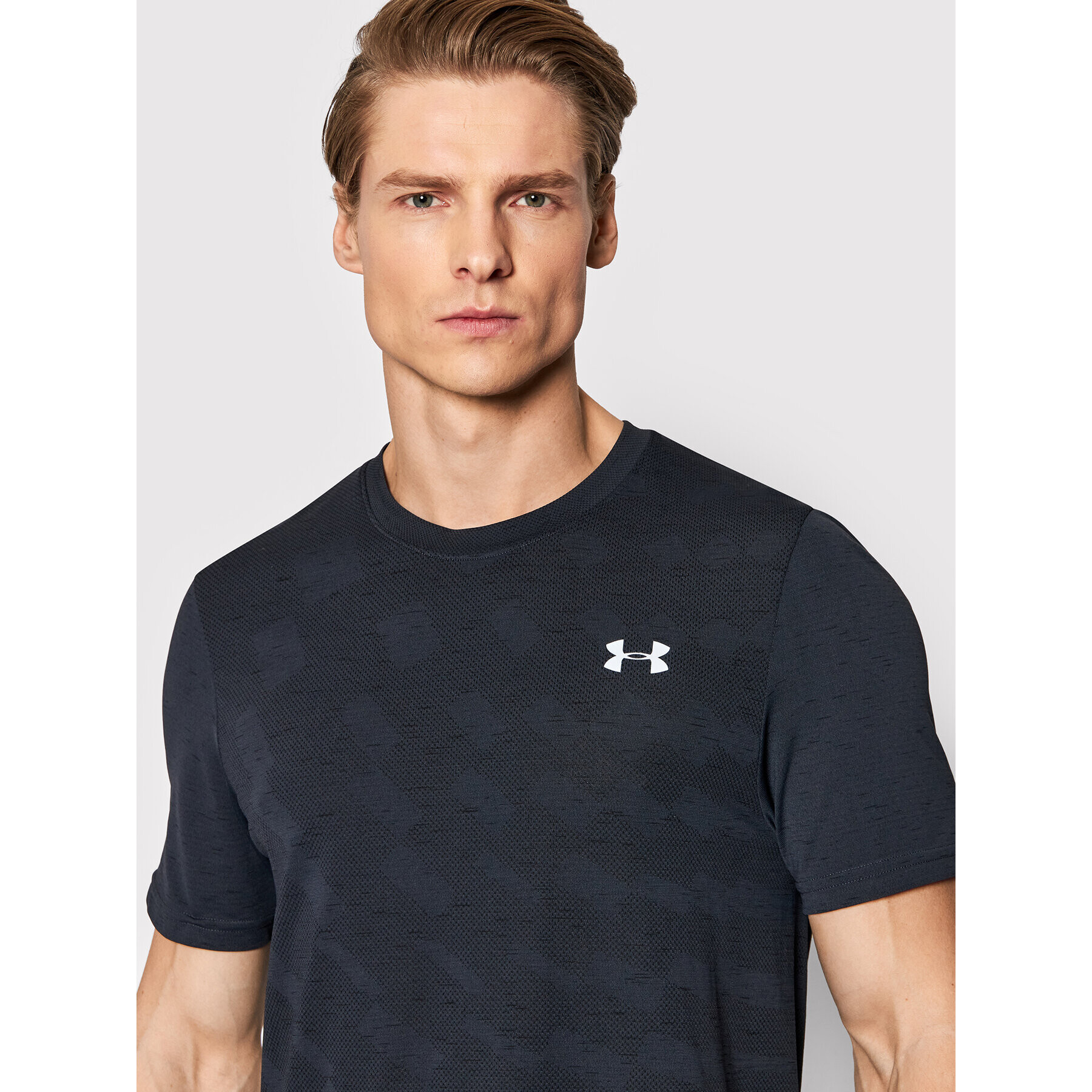 Under Armour Tricou tehnic Seamless Radial 1370448 Negru Regular Fit - Pled.ro