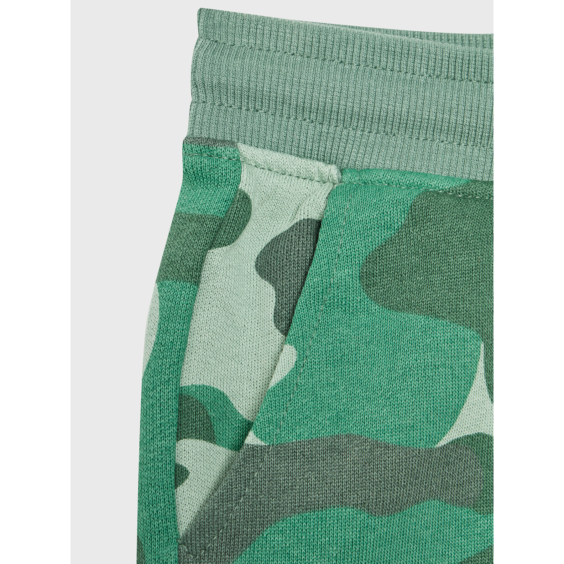 United Colors Of Benetton Pantaloni scurți sport 38NZC901J Verde Regular Fit - Pled.ro