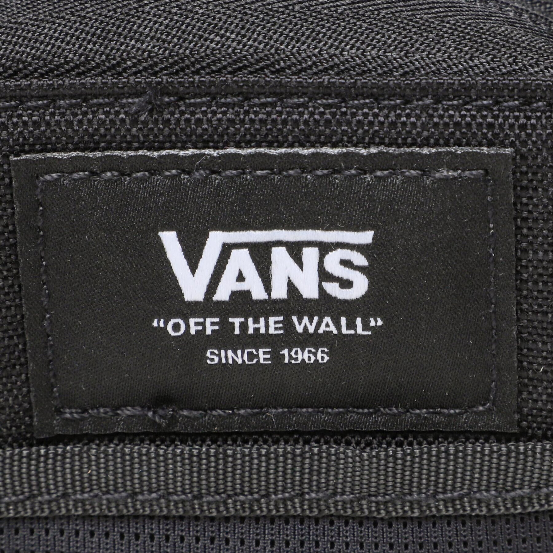 Vans Geantă crossover New Pouch Walle VN0A7PPDBLK1 Negru - Pled.ro