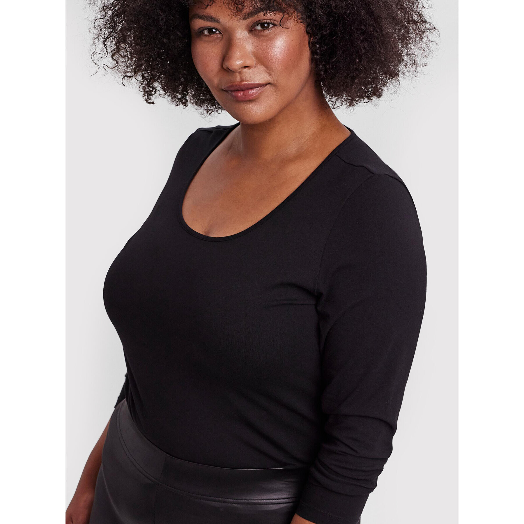 Vero Moda Curve Bluză Paxi 10251959 Negru Tight Fit - Pled.ro