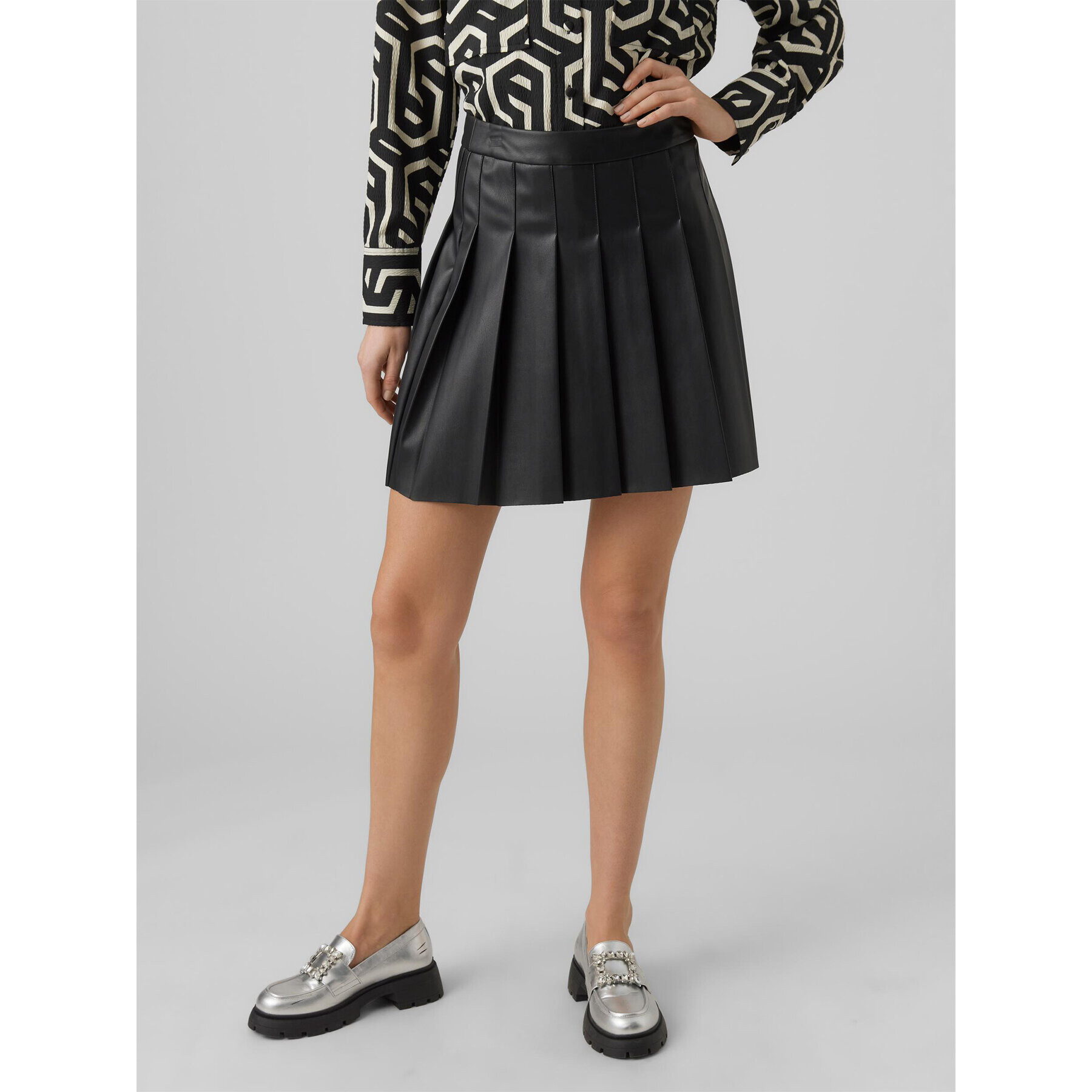 Vero Moda Fustă din imitație de piele Naomi 10295554 Negru Regular Fit - Pled.ro