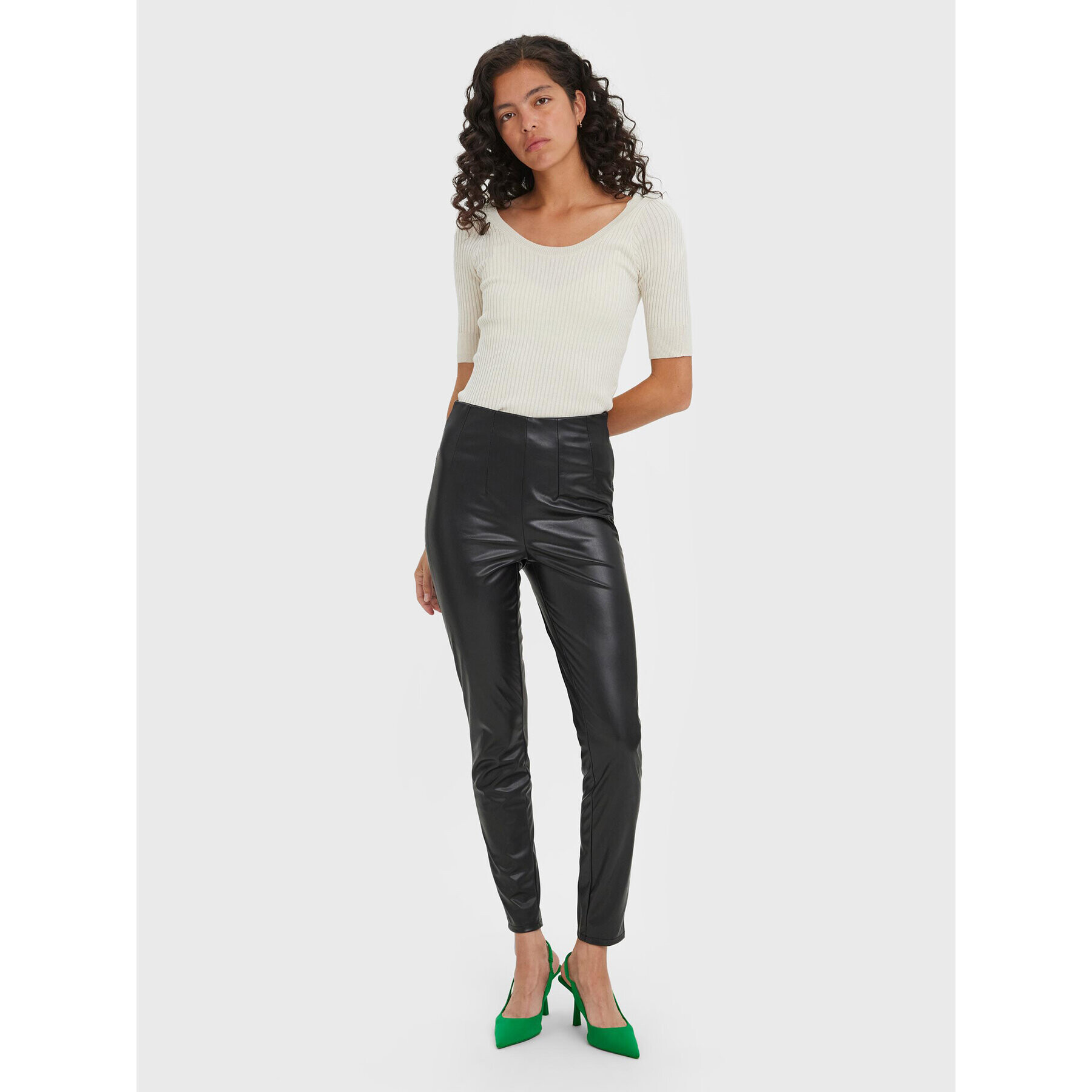 Vero Moda Pantaloni din imitație de piele Lana 10269992 Negru Slim Fit - Pled.ro