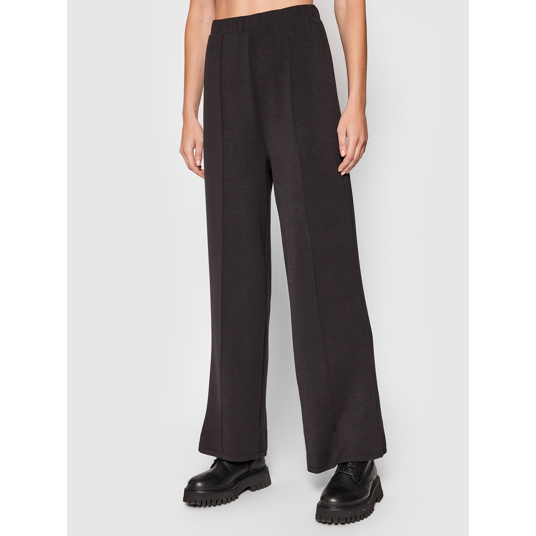 Vero Moda Pantaloni trening Silky 10257424 Negru Regular Fit - Pled.ro