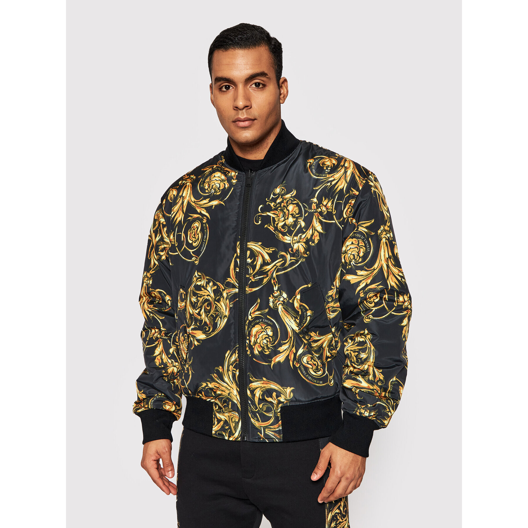 Versace Jeans Couture Geacă bomber Print Garland 72GAS4D7 Negru Regular Fit - Pled.ro