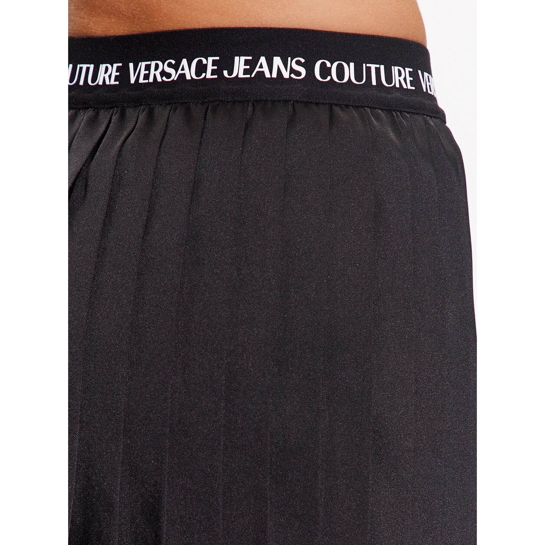 Versace Jeans Couture Pantalon scurți din material 74HAC111 Negru Regular Fit - Pled.ro