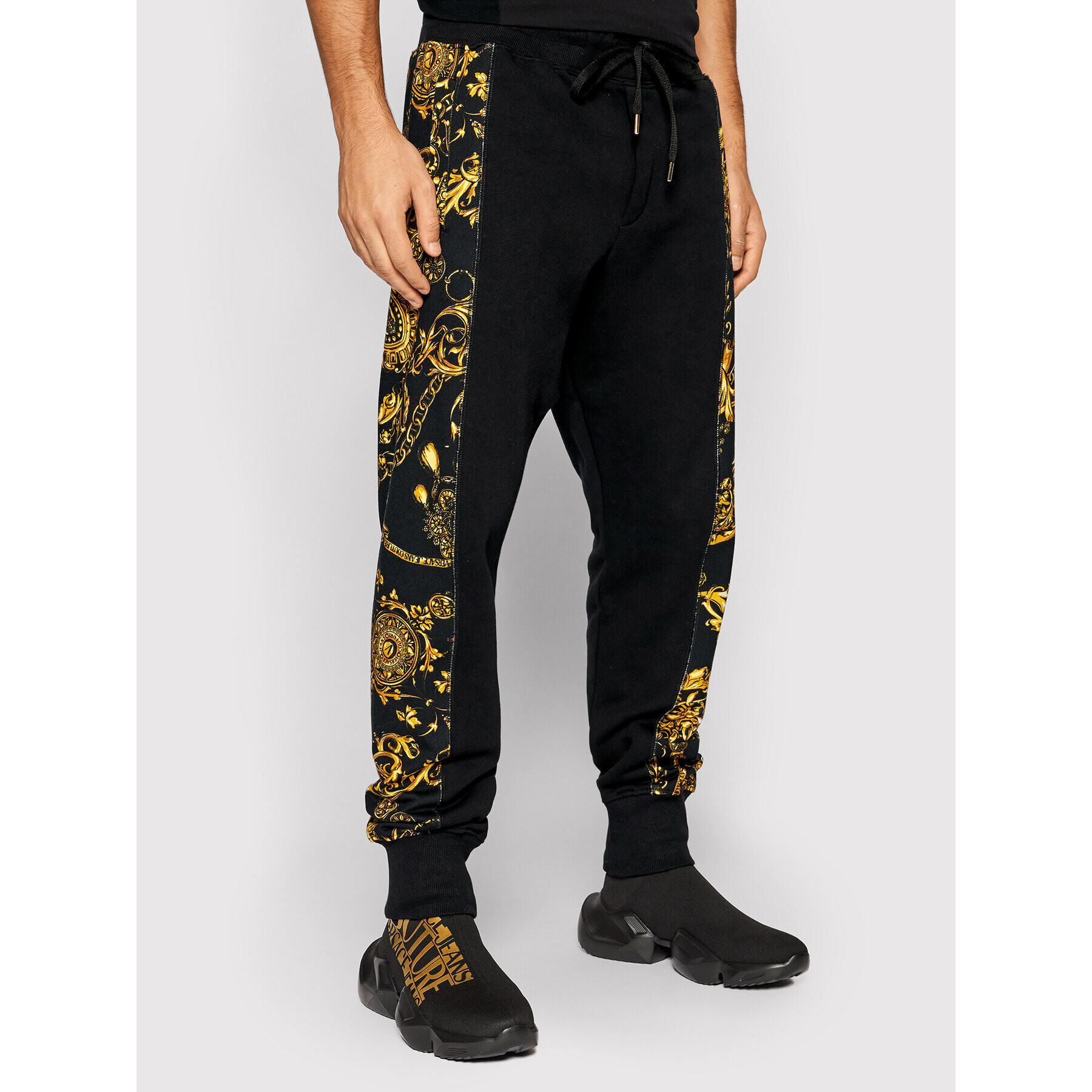 Versace Jeans Couture Pantaloni trening Contr Print Bjoux Baroque 71GAA3C0 Negru Regular Fit - Pled.ro