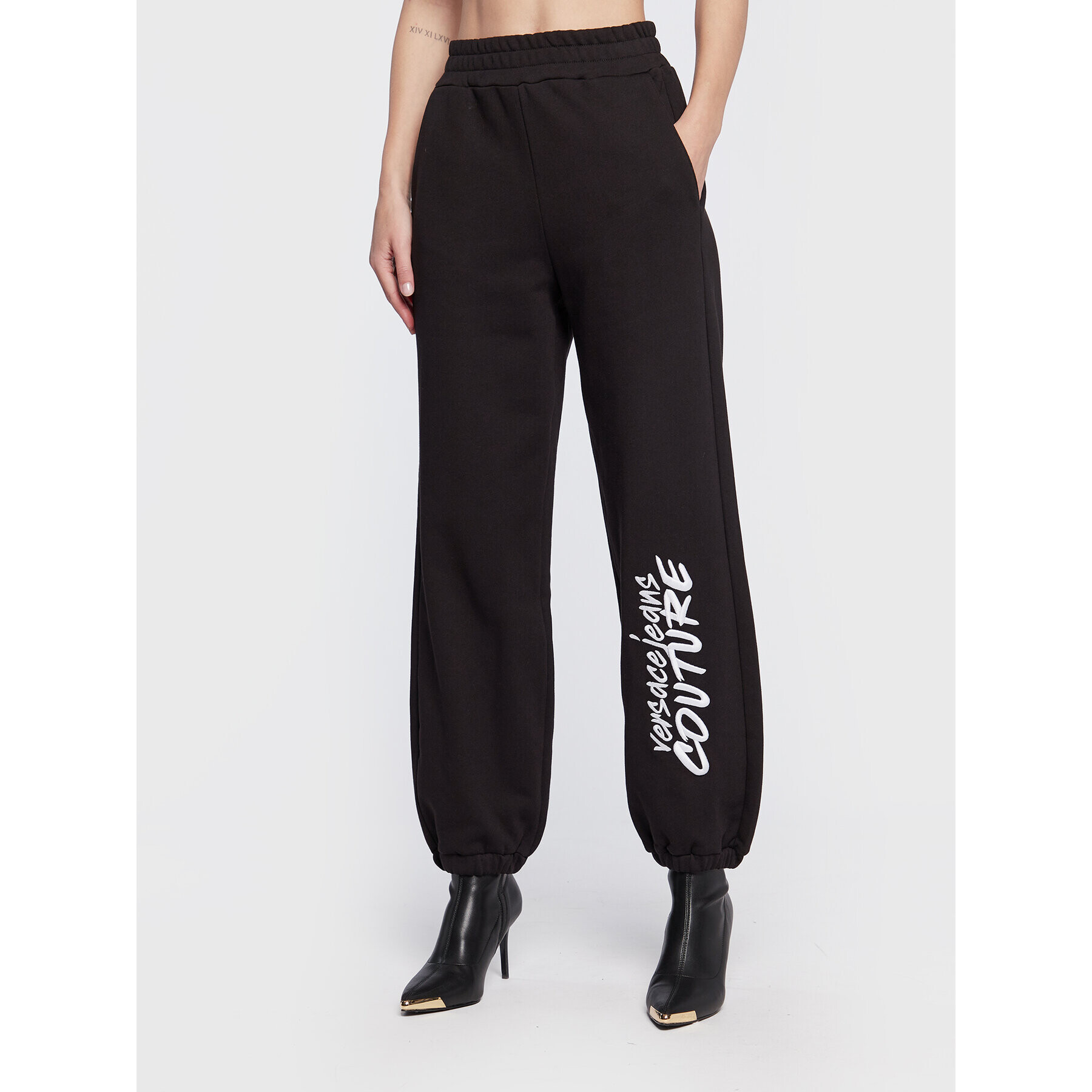 Versace Jeans Couture Pantaloni trening Logo 73HAAT15 Negru Relaxed Fit - Pled.ro