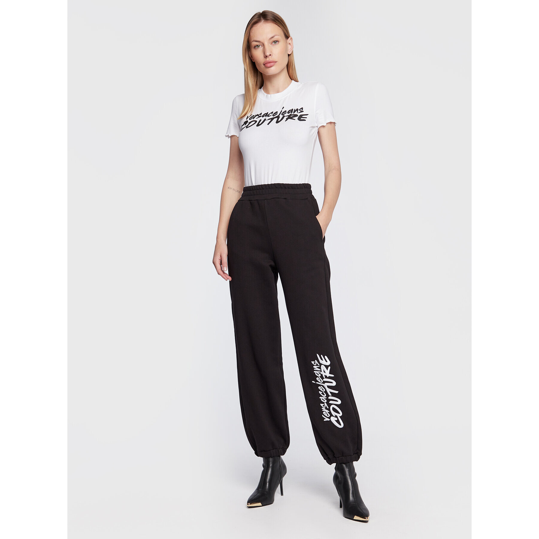 Versace Jeans Couture Pantaloni trening Logo 73HAAT15 Negru Relaxed Fit - Pled.ro