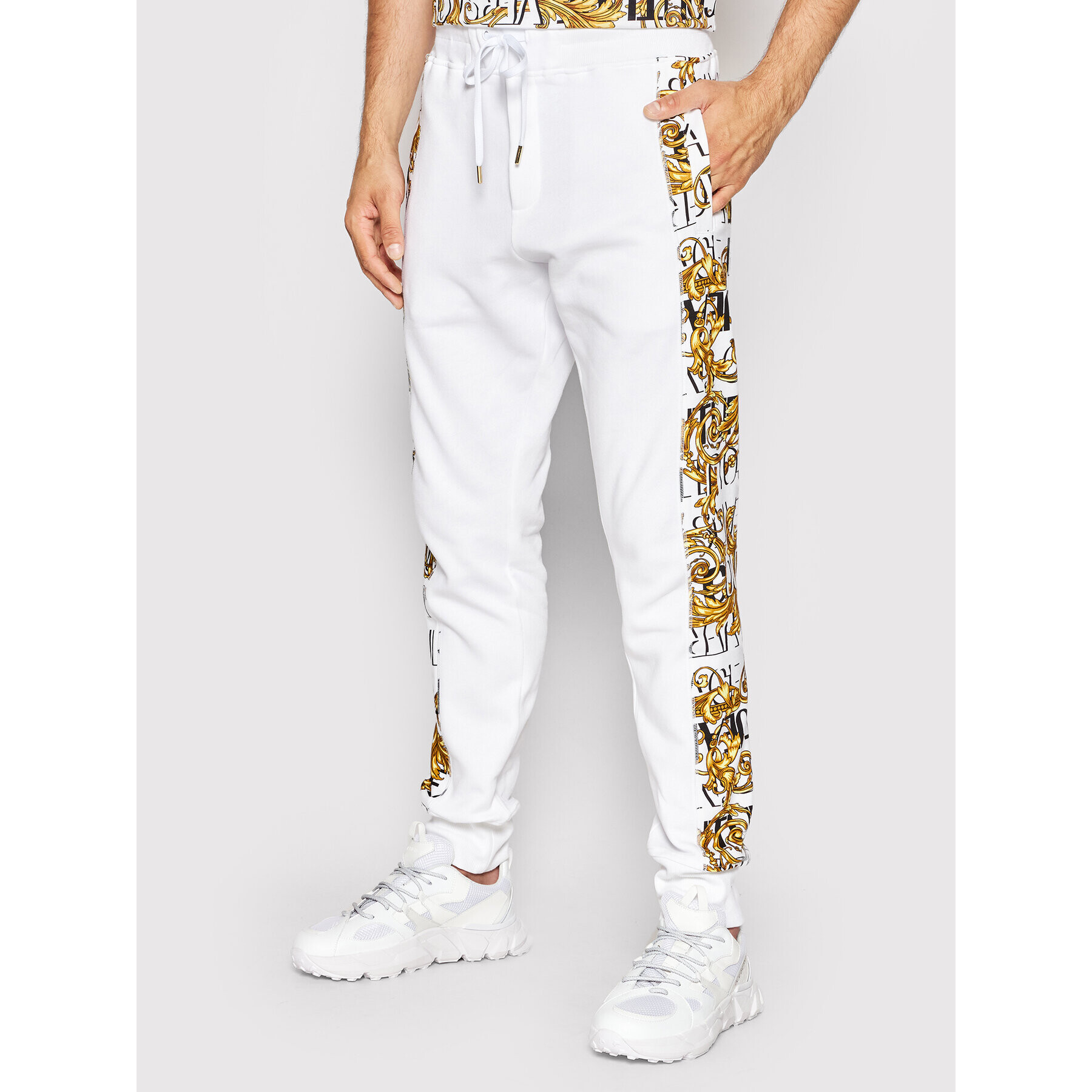 Versace Jeans Couture Pantaloni trening Logo Baroque 73GAA3C0 Alb Regular Fit - Pled.ro