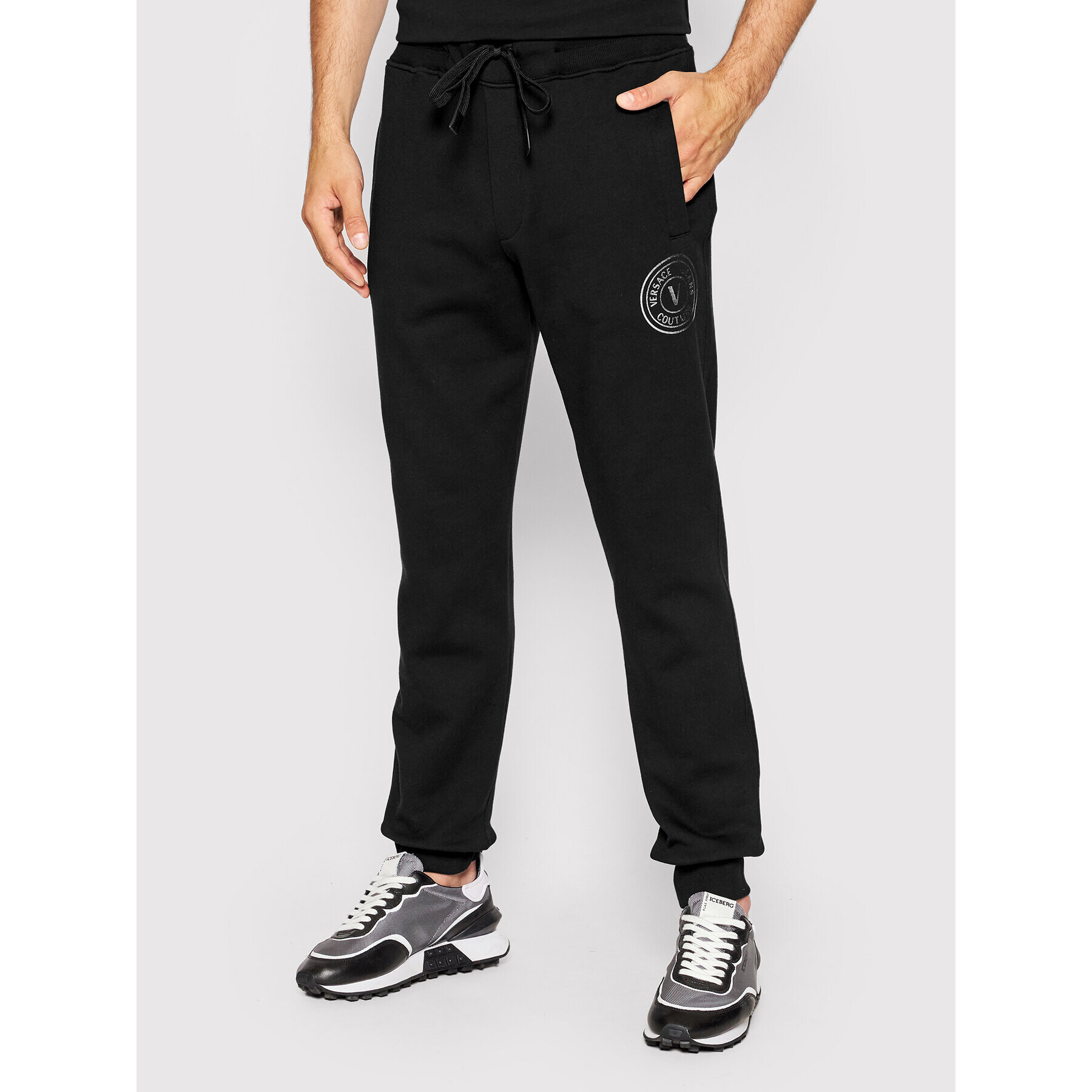 Versace Jeans Couture Pantaloni trening Vemblem S Foil 73GAAT06 Negru Regular Fit - Pled.ro