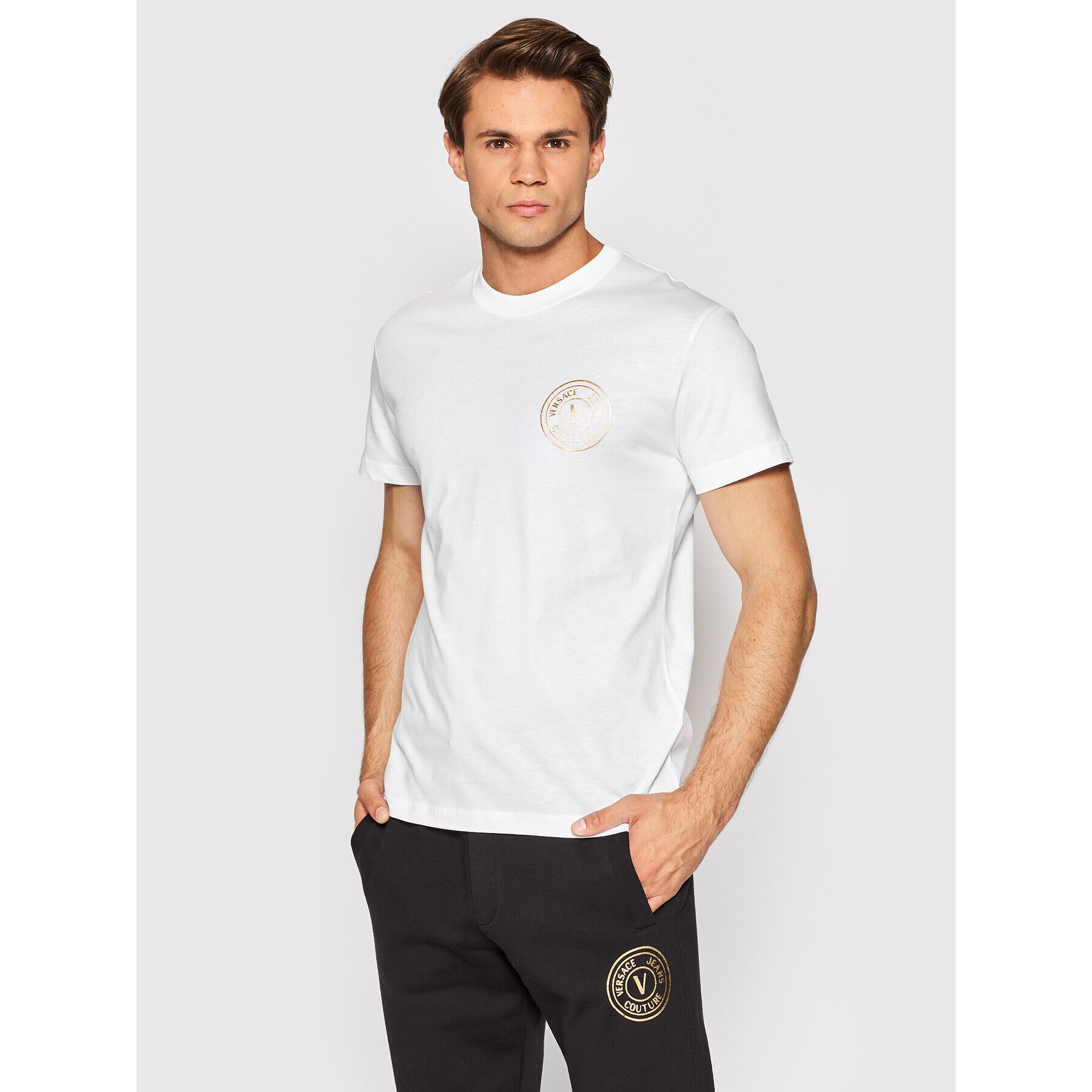 Versace Jeans Couture Tricou Vemblem Thick Foil 73GAHT27 Alb Regular Fit - Pled.ro