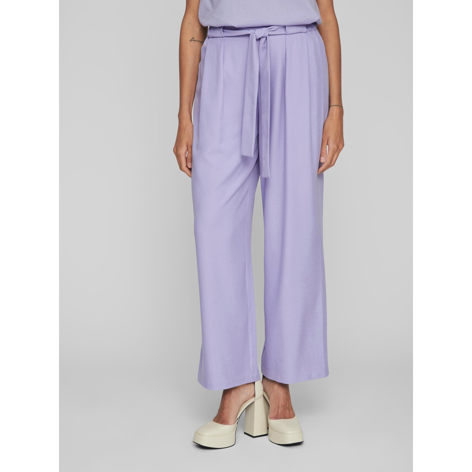 Vila Pantaloni din material Sarly 14082647 Violet Regular Fit - Pled.ro