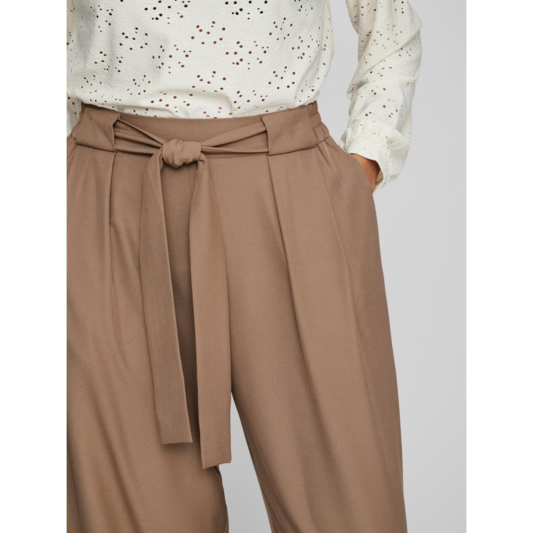 Vila Pantaloni din material Scarly 14082647 Maro Relaxed Fit - Pled.ro