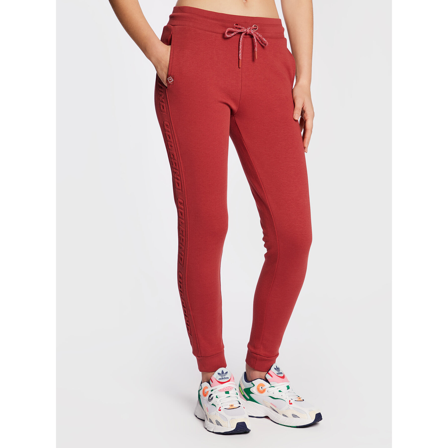 Volcano Pantaloni trening N-Figi L28127-W23 Roșu Regular Fit - Pled.ro