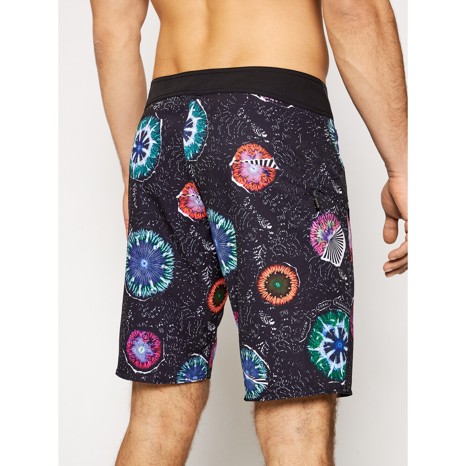 Volcom Pantaloni scurți pentru înot Coral Morph 20 A0812107 Negru Regular Fit - Pled.ro