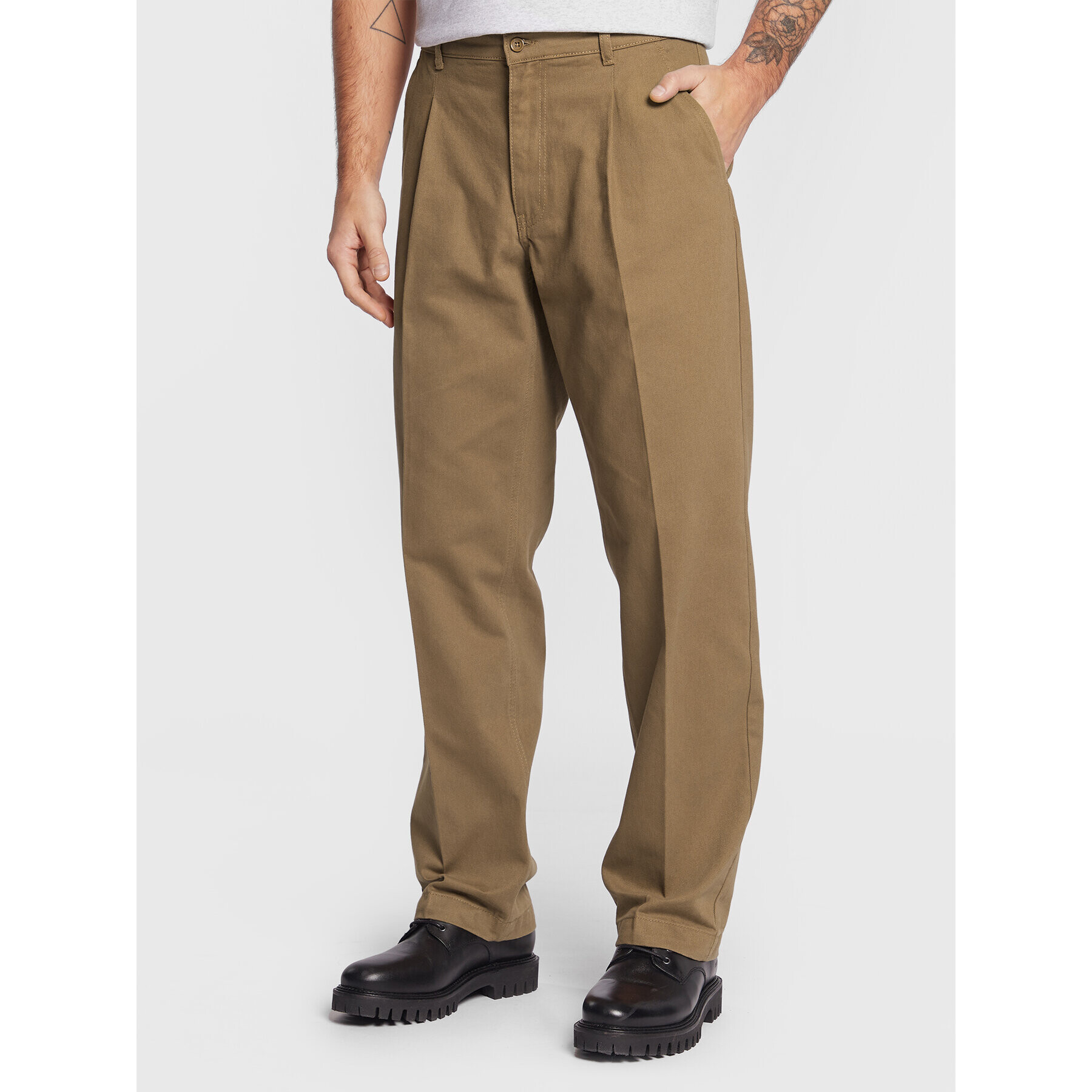 Woodbird Pantaloni din material Ben Worker 2246-201 Maro Loose Fit - Pled.ro