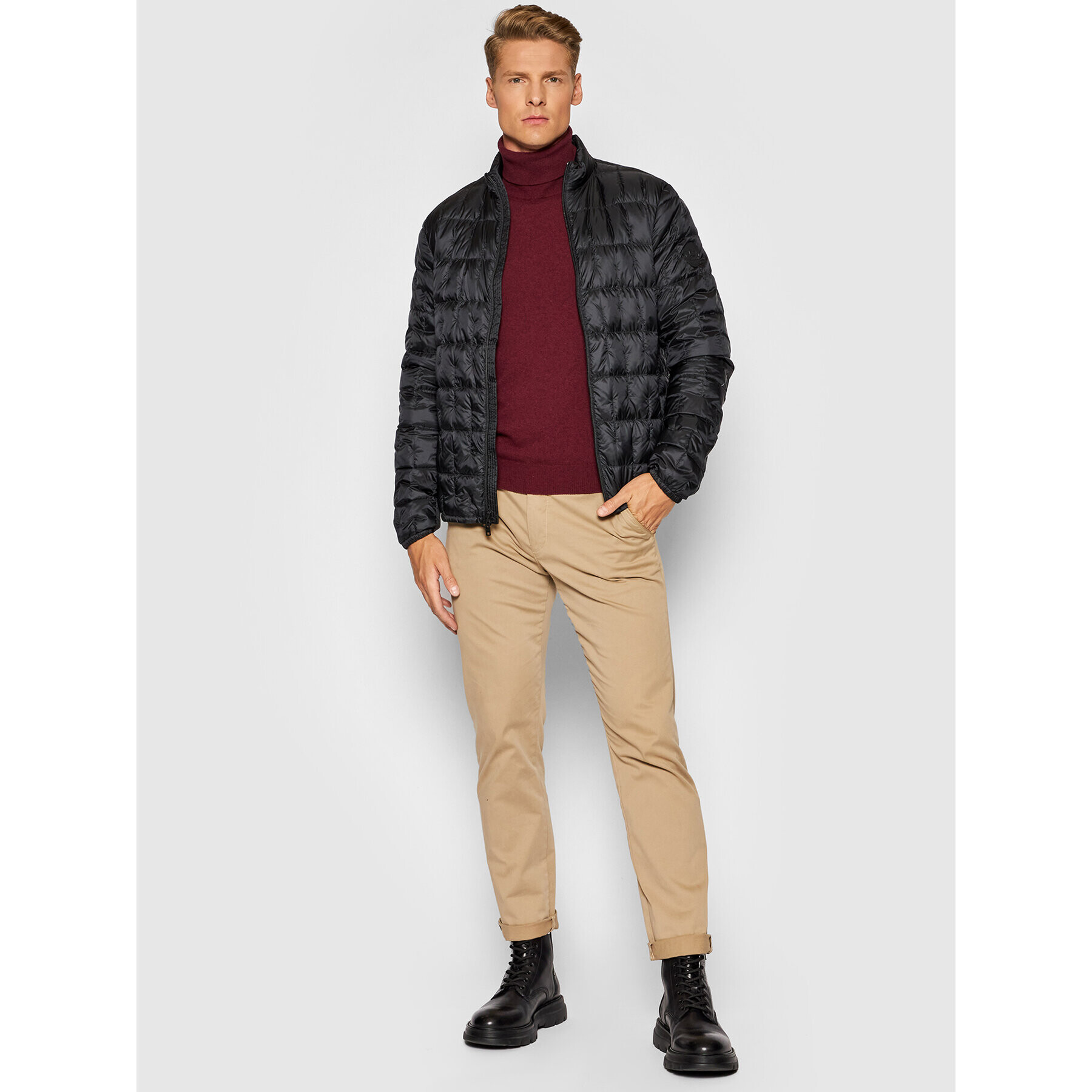 Woolrich Geacă din puf Deepsix CFWOOU0426MRUT2686 Negru Regular Fit - Pled.ro