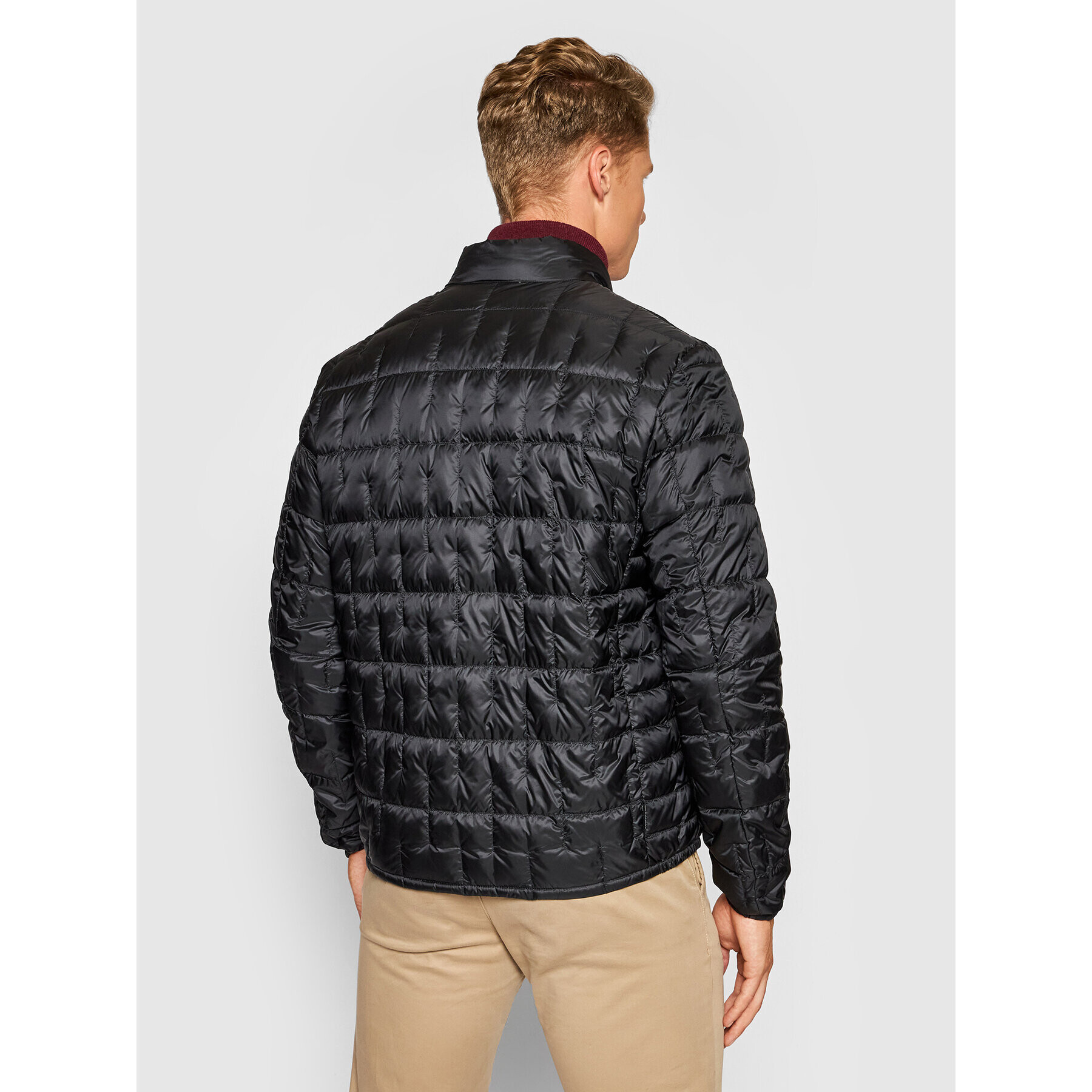 Woolrich Geacă din puf Deepsix CFWOOU0426MRUT2686 Negru Regular Fit - Pled.ro