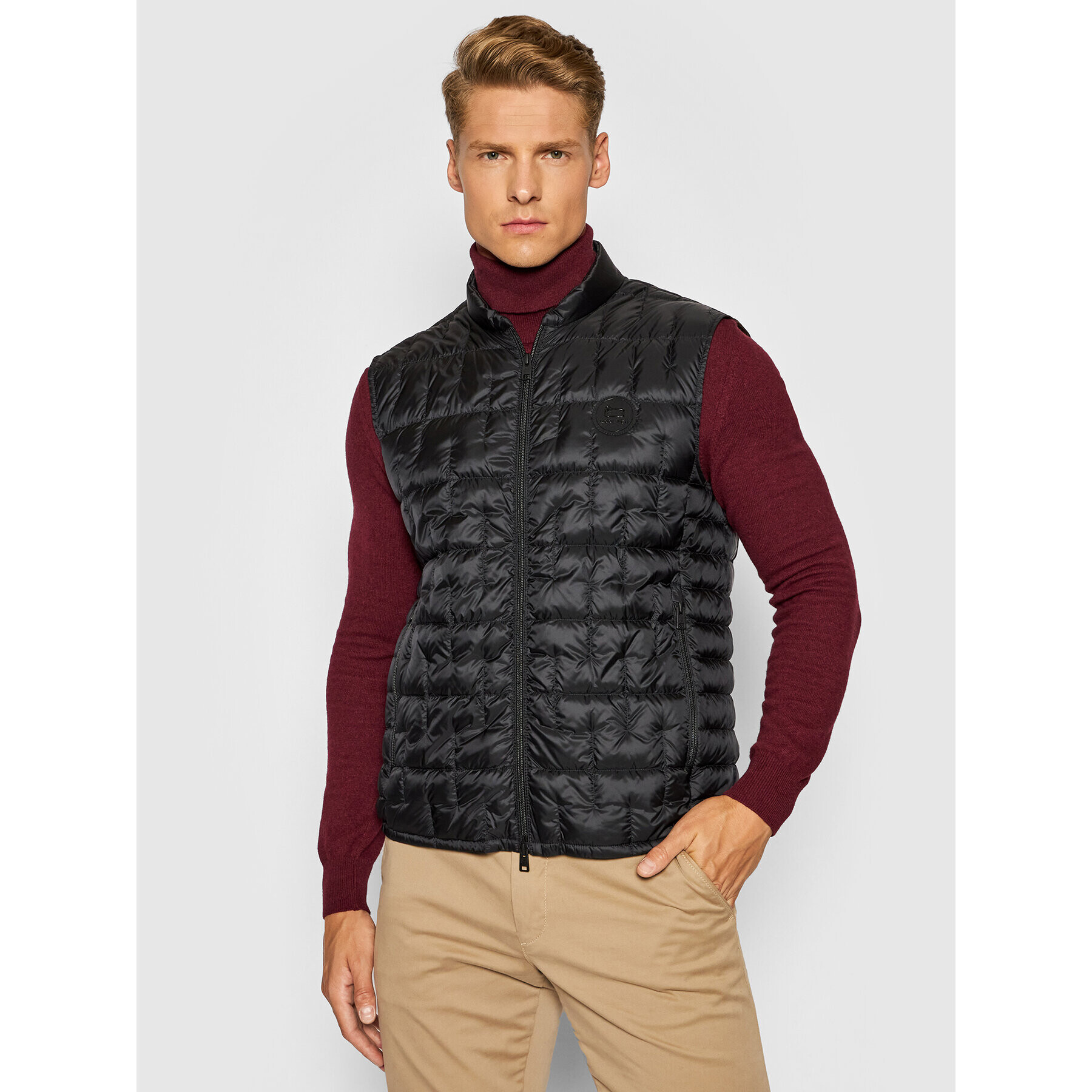 Woolrich Vestă Deepsix CFWOVE0030MRUT2686 Negru Regular Fit - Pled.ro