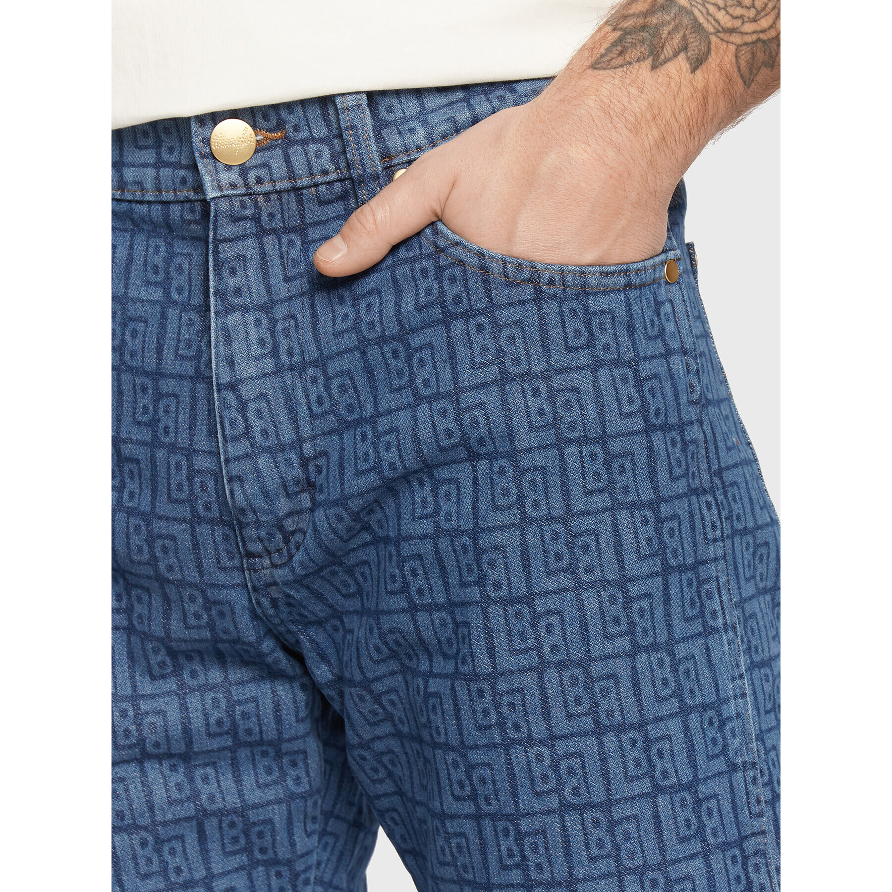 Wrangler Blugi LEON BRIDGES Frontier In All Over Laser W16VCB31Y 112328335 Albastru Regular Fit - Pled.ro