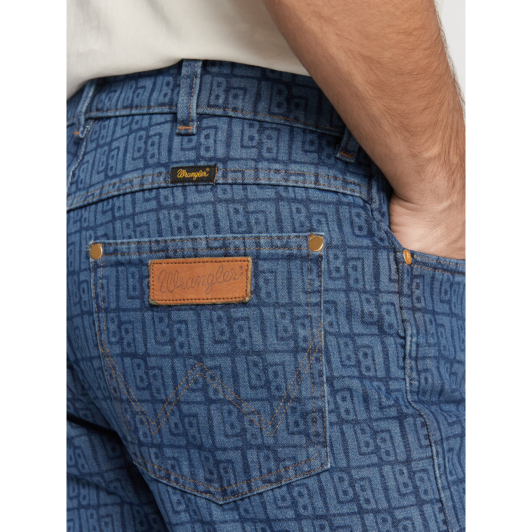 Wrangler Blugi LEON BRIDGES Frontier In All Over Laser W16VCB31Y 112328335 Albastru Regular Fit - Pled.ro