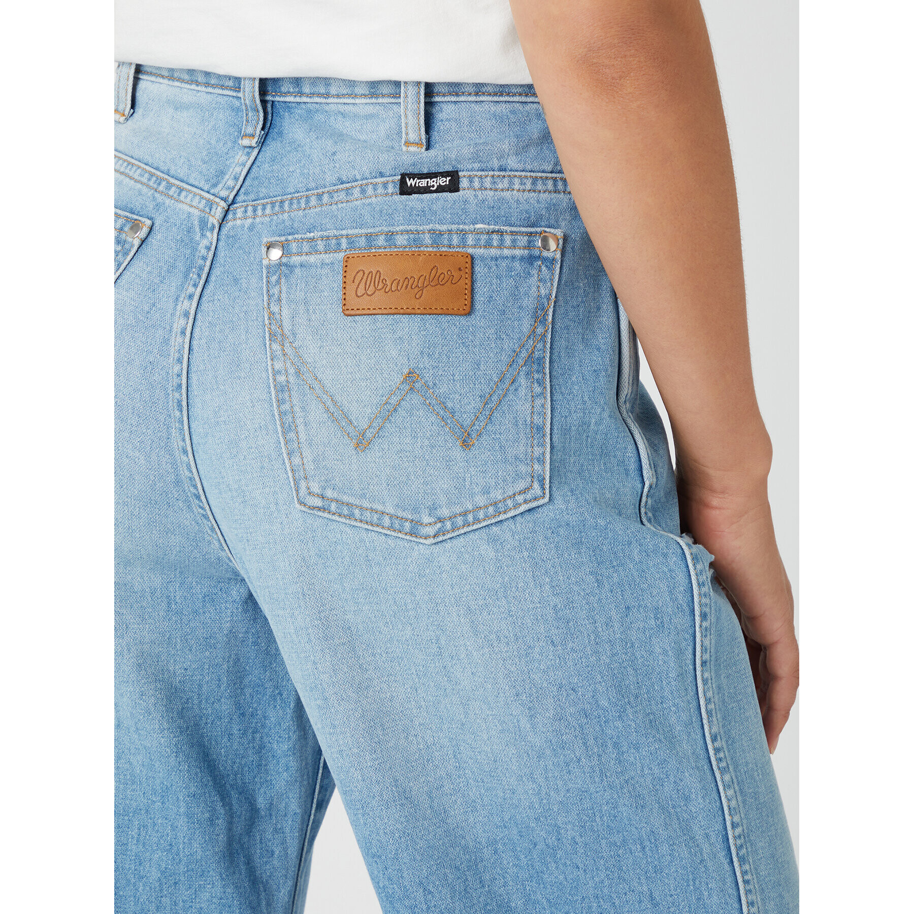 Wrangler Blugi Mom Relaxed W24M96M28 112327225 Albastru Relaxed Fit - Pled.ro