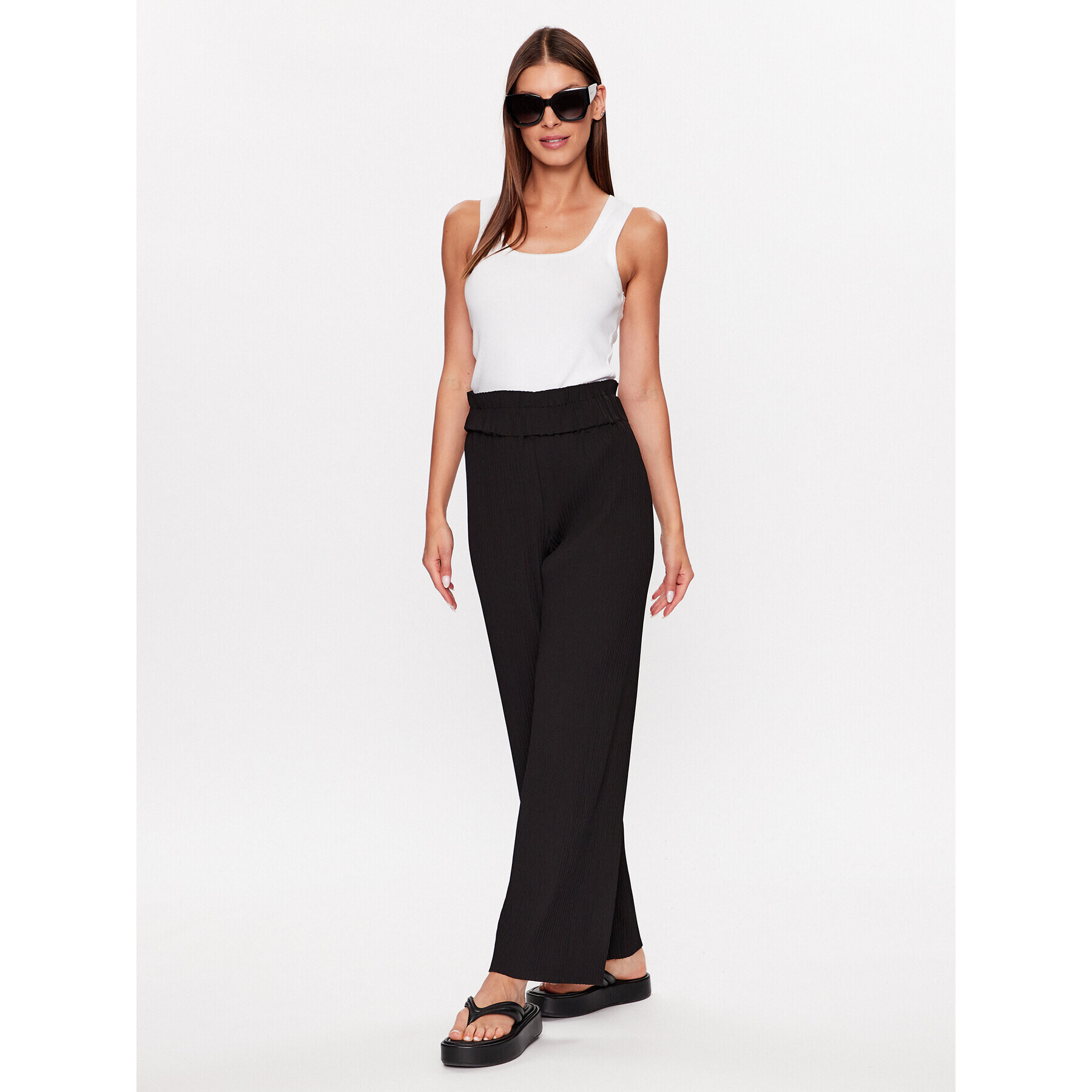 YAS Pantaloni din material 26028051 Negru Regular Fit - Pled.ro