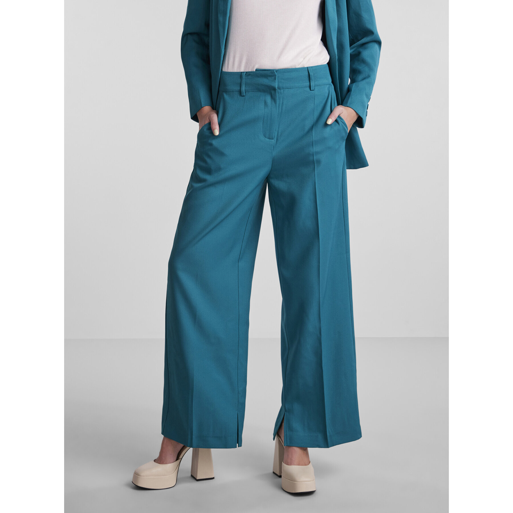 YAS Pantaloni din material Deeply 26028743 Verde Relaxed Fit - Pled.ro