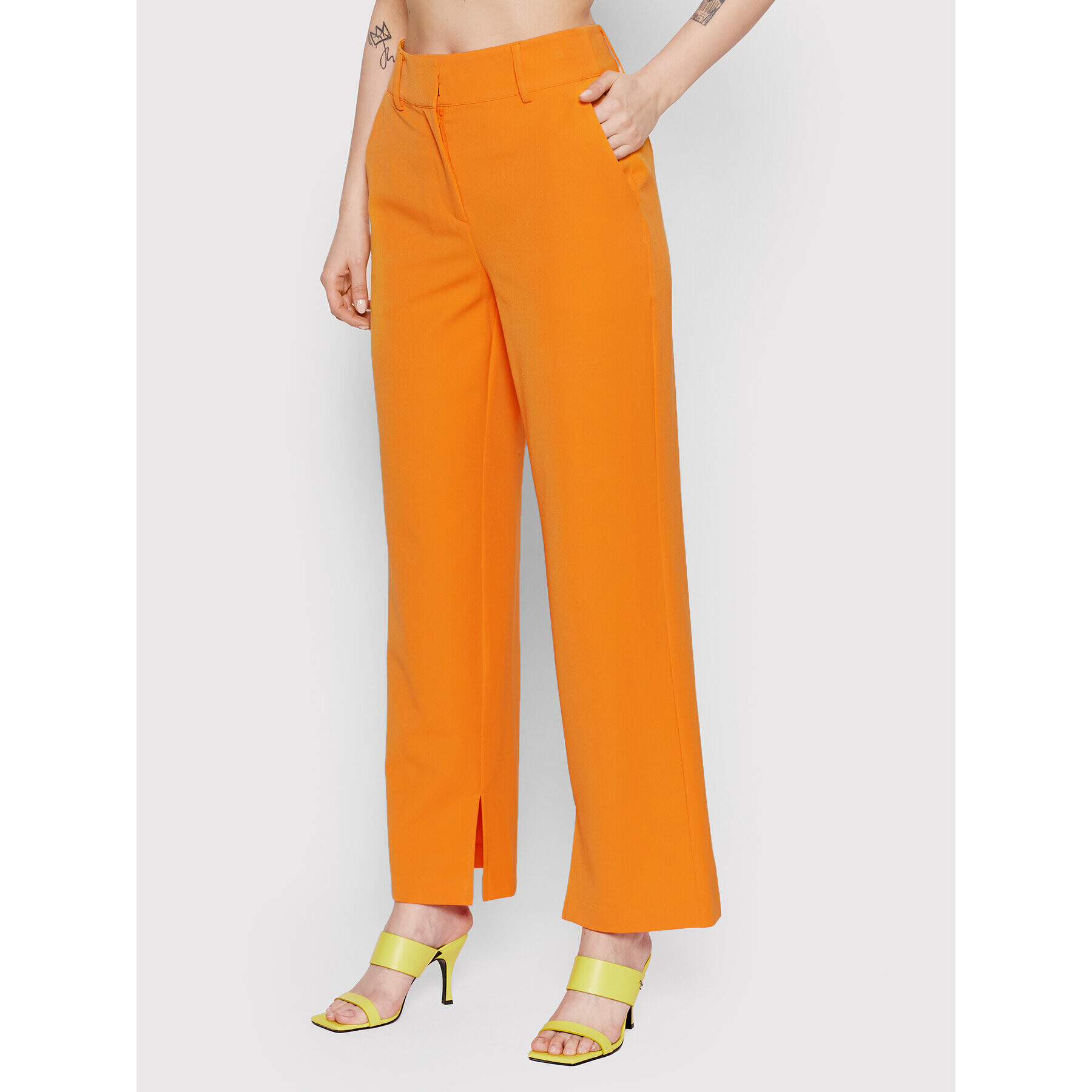 YAS Pantaloni din material Malabo 26027077 Portocaliu Relaxed Fit - Pled.ro