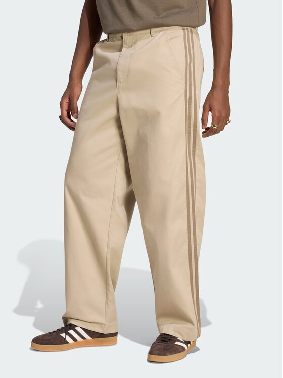 adidas Pantaloni din material 3 Stripes Pleated Trousers KE4175 Regular Fit