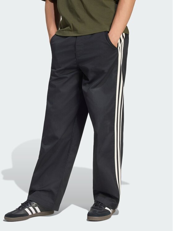 adidas Pantaloni din material 3 Stripes Pleated Trousers KE4177 Regular Fit