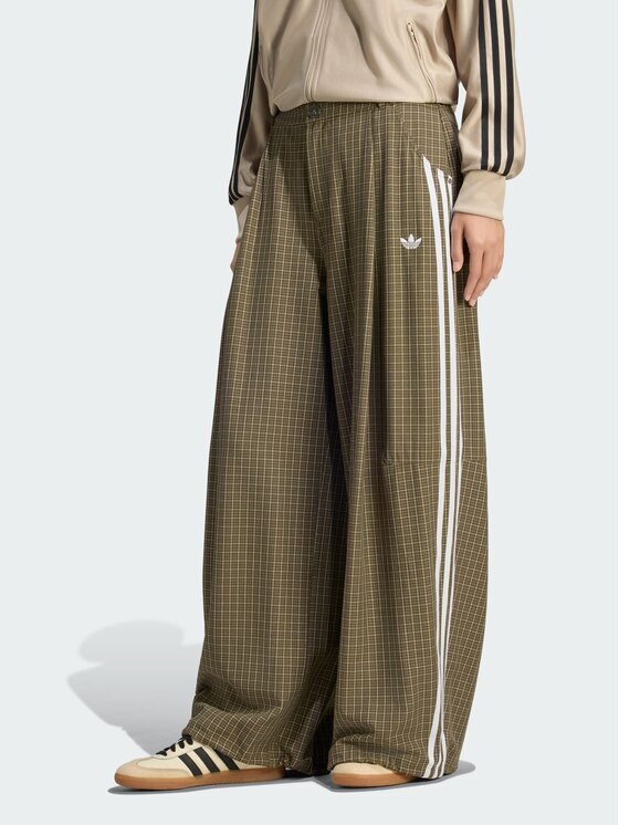 adidas Pantaloni din material Checks LE8308 Kaki Wide Leg