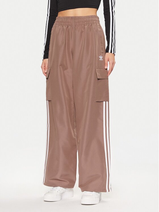 adidas Pantaloni trening adicolor 3-Stripes JC8138 Loose Fit
