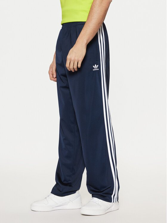 adidas Pantaloni trening adicolor Classics Firebird IM9471 Regular Fit