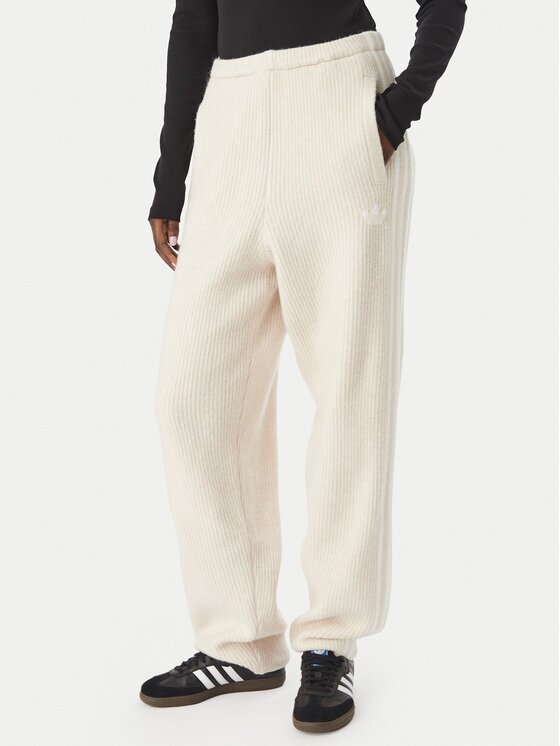 adidas Pantaloni trening Adiluna Season 2 X Jennie LD4963 Loose Fit