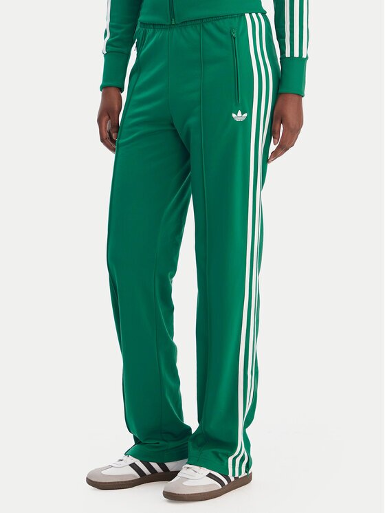 adidas Pantaloni trening Firebird Classic KD3649 Regular Fit