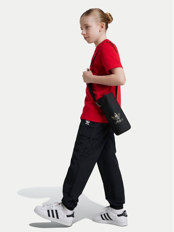 adidas Pantaloni trening IW3505 Regular Fit