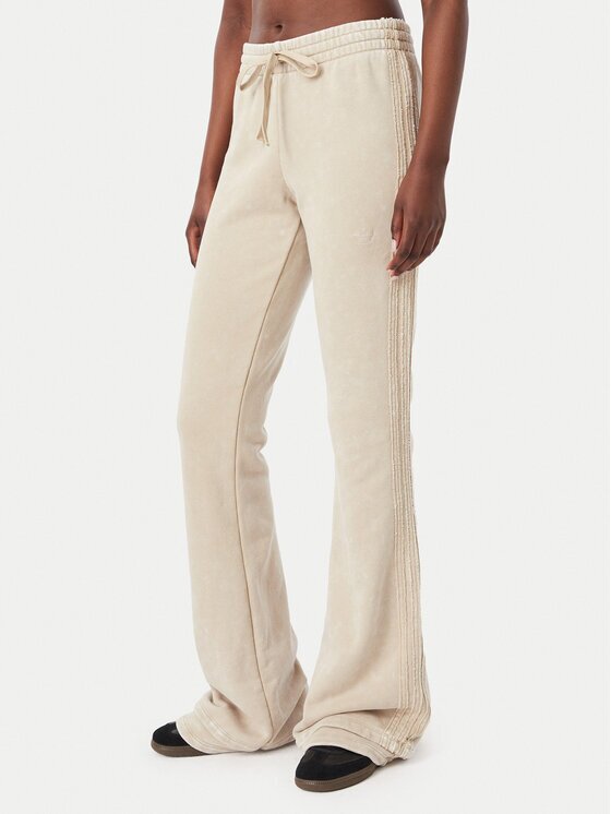 adidas Pantaloni trening Sst Bootcut Pant KT1915 Bootcut Fit