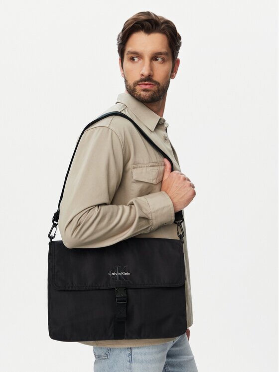 Calvin Klein Geantă crossover Bold Laptop Sleeve W/ Strap (Nyl LV04D1222G