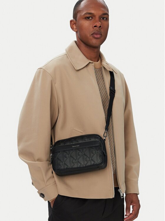 Calvin Klein Geantă crossover Emblem Aop Deboss Camera Bag LV04D3563G