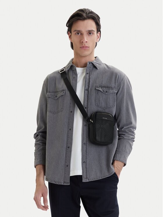 Calvin Klein Geantă crossover Emblem Aop Emboss Slim Reporter LV04D3371G